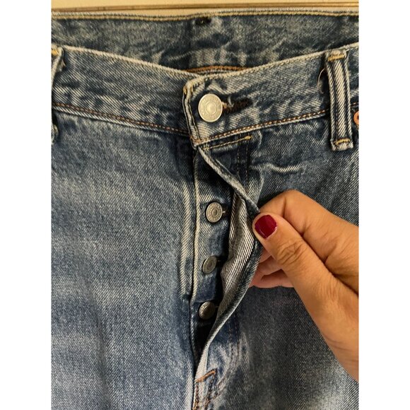 Levi's 501 Jeans Button Fly Torn Belt Loop Medium Blue Wash W38 L34 - Picture 4 of 13